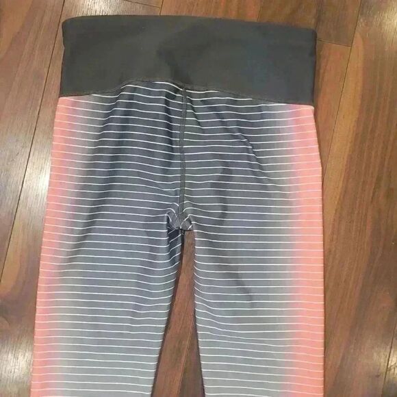 Gap Fit Women's Gray/White/Orange Striped Leggings - Picture 6 of 8